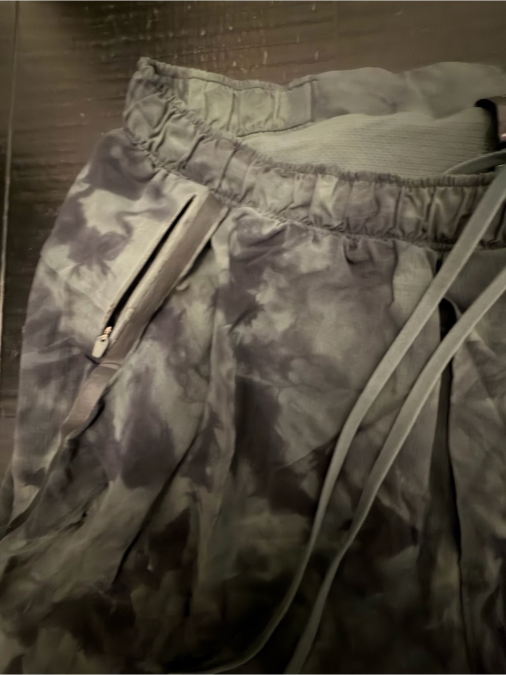 lululemon athletica Men's Tie-Dye Gray Athletic Shorts - Picture 4 of 5